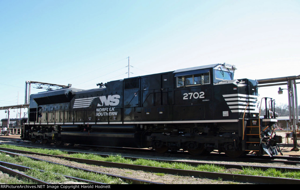 NS 2702